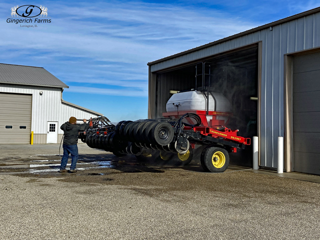 Cleaning seeder - Gingerich Farms