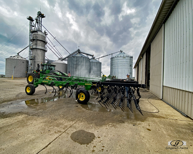 Cleaning field cultivator - Gingerich Farms